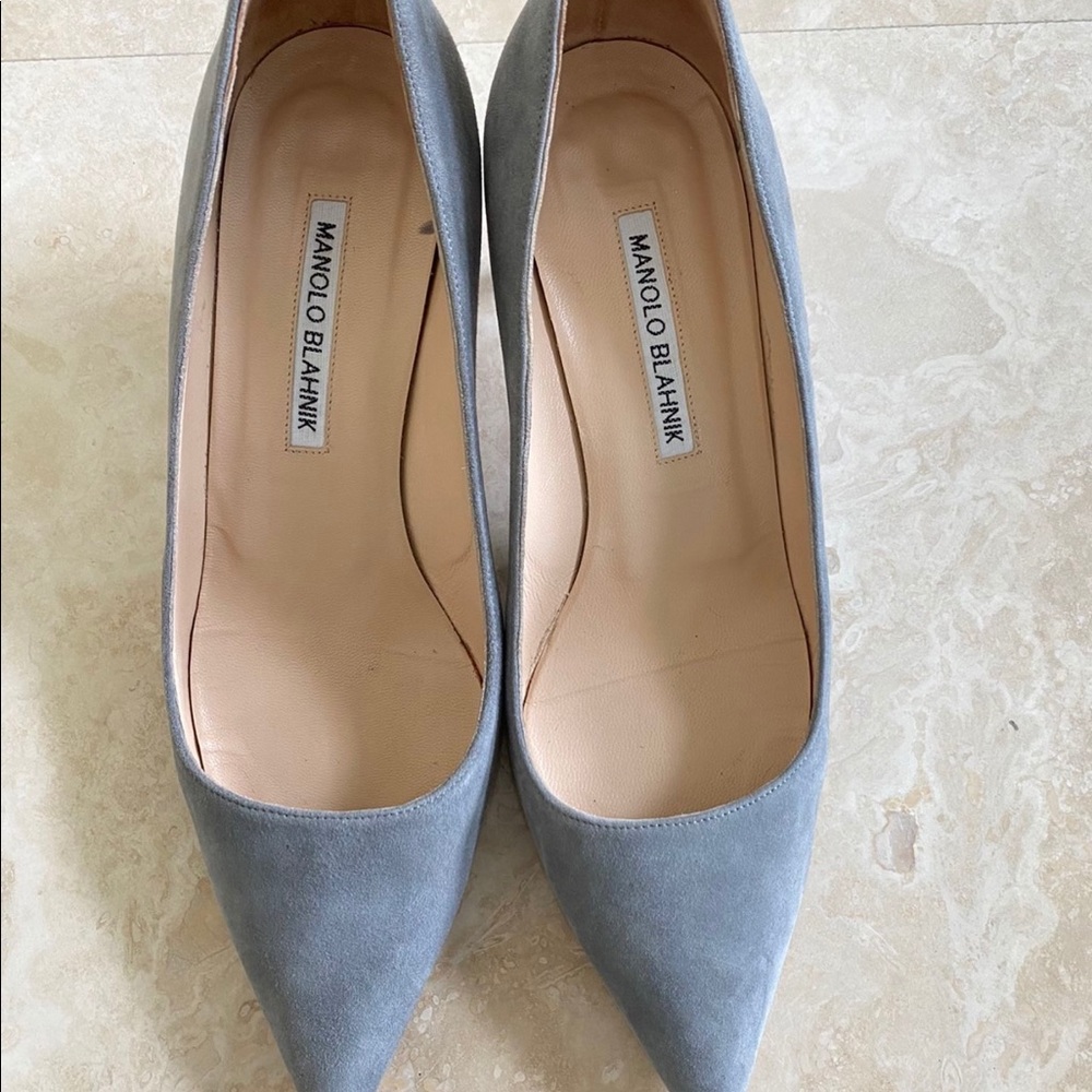 Manolo Blahnik gray suede pumps